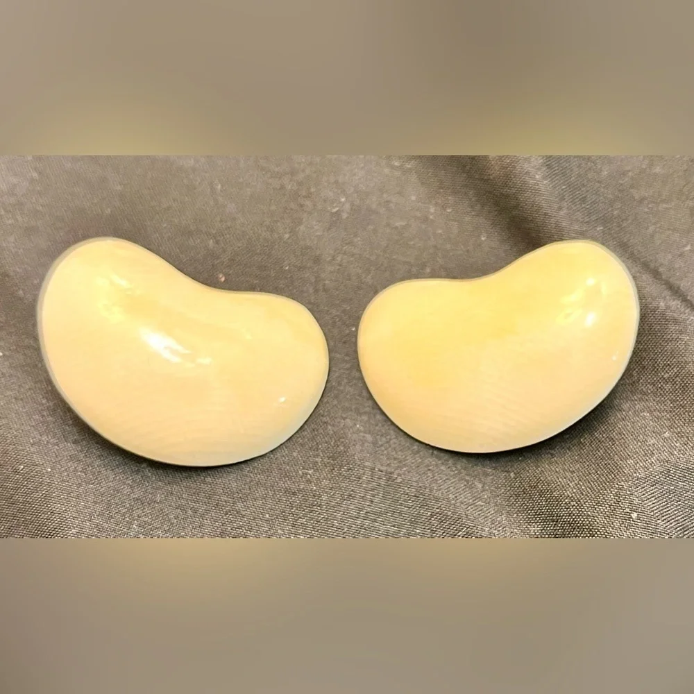 Vintage 70s Cream Kidney Bean Statement Stud Earrings Abstract Retro Costume